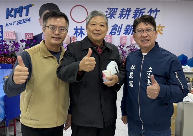 民眾黨新竹黨部副主委、新竹縣議員林碩彥（左至右）與前縣長范振宗為爭取連任的林思銘加油打氣。（林思銘團隊提供／羅浚濱新竹傳真）