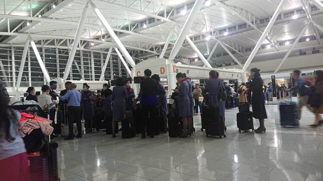 华航福冈机场地勤反应不佳，乘客抱怨未获妥善处置。（读者提供）