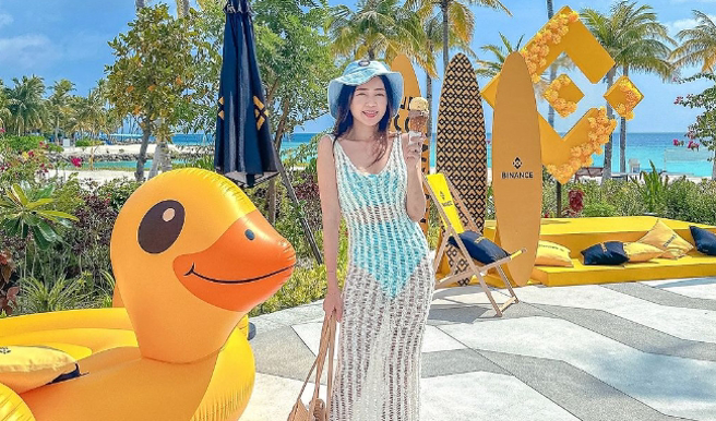 丫头（詹子晴）马尔地夫进修兼度假。（图/丫头 IG）