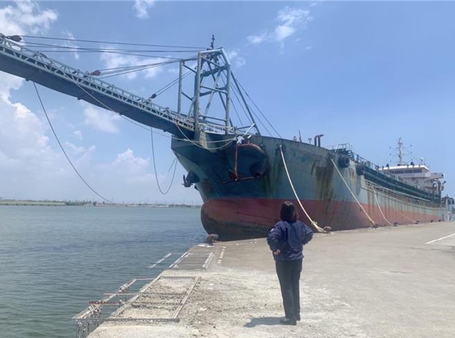 在立法院對《土石採取法》和《中華民國專屬經濟海域及大陸礁層法》修法三讀通過後，海洋委員會主委管碧玲18日在臉書貼文說，未來抽砂船抓到就沒收，沒有脫罪空間了。（摘自管碧玲臉書／林瑞益高雄傳真）