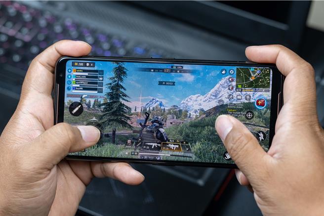 大陸最新報告顯示今年國內遊戲市場收入首破3000億人民幣，使用者規模增加到6.68億人。（shutterstock）