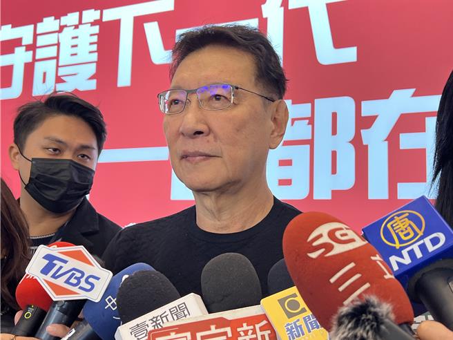 赵少康18日再度向鸿海创办人郭台铭公开喊话：「郭董啊，回来吧，我们需要你！」(蔡依珍摄)