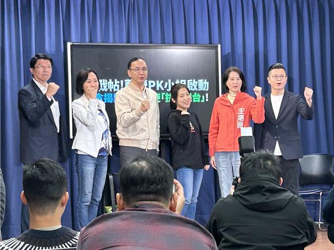 国民党今上午召开「蓝营PK小组启动」记者会。（张薷摄）