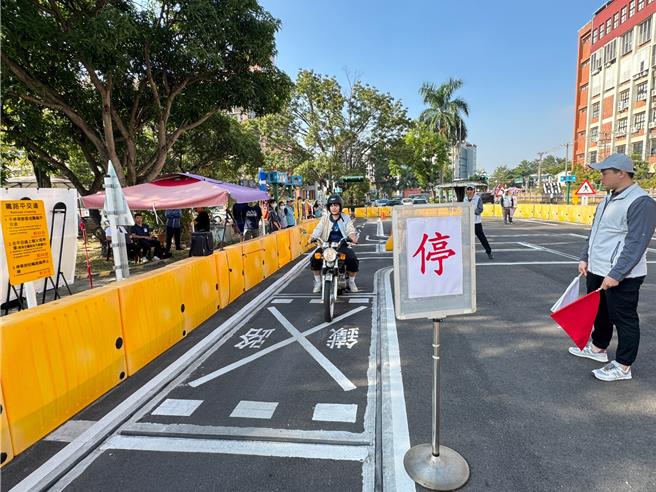 林业署嘉义分署招考巡山员，因应山上地形，考生测验骑乘循环檔机车能力。（林业署嘉义分署提供／廖素慧嘉市传真）