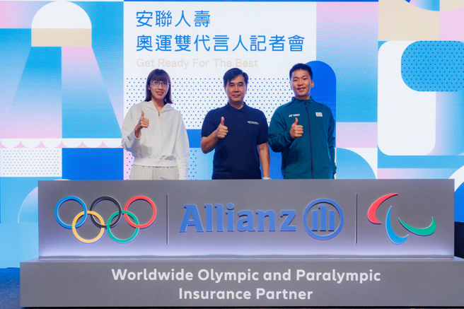 羽球選手李洋（右起）、安聯人壽總經理林順才、拳擊選手黃筱雯出席安聯人壽奧運雙代言人記者會。（安聯人壽提供）