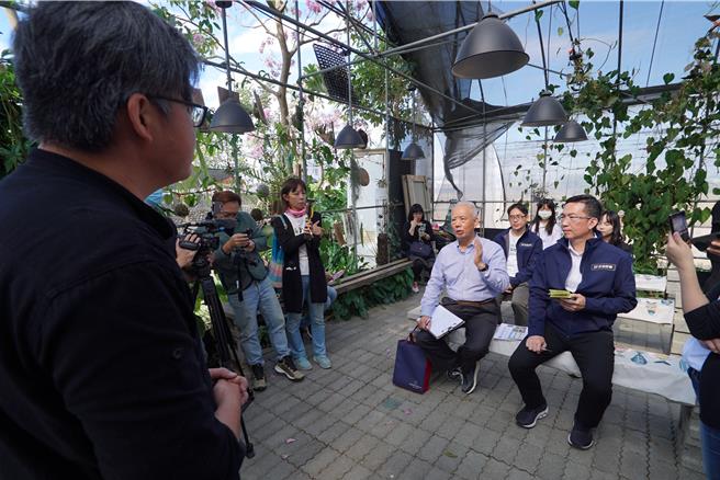 好食好事基金会捐助人代表魏应充，特别到访彰化4家创生团队，包括北斗田野勤学、社头半线香草园、福兴晨照农场及埤头艺龙种苗场。（吴建辉摄）
