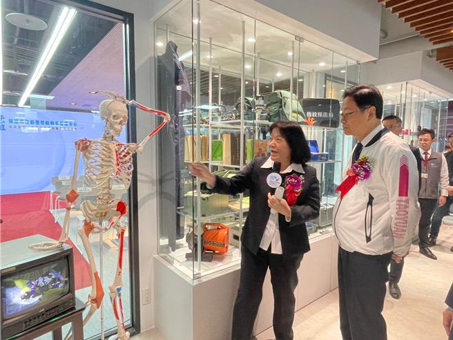 桃園市警局新成立的刑事鑑識中心18日落成啟用。(蔡依珍攝)