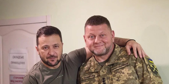  1年多前，泽伦斯基总统与札卢日尼总司令关系良好，但由于反攻受挫，现传出君将不合的声音。 (图/乌克兰总统府办公室)