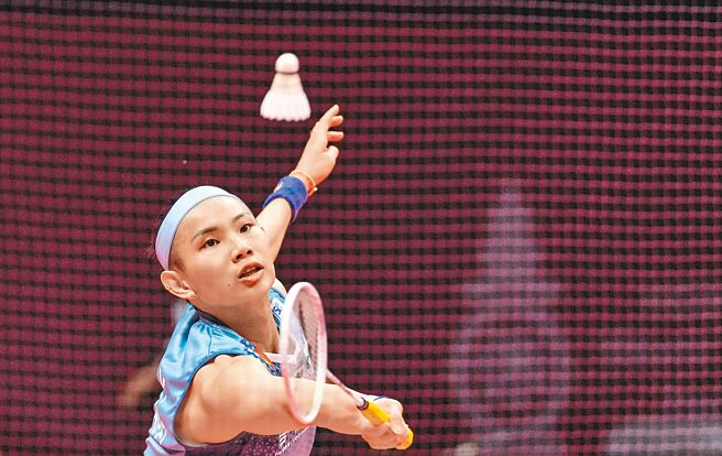 17日在杭州舉行的2023世羽聯BWF年終總決賽女子單打決賽中，戴資穎以2比1戰勝西班牙選手馬琳，獲得冠軍。（新華社）