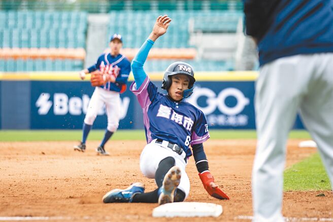 「2023新北國際城市U-18棒球邀請賽」17日至23日在新北市新莊、三重棒球場展開32場次的賽程，17日有6場賽事開打，首日首戰台南市對上台北市以6:1旗開得勝。（新北市教育局提供／陳慰慈新北傳真）