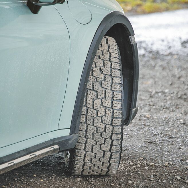 全地形輪胎抓地表現卓越。（陳大任攝）