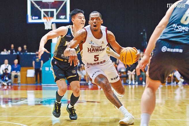 猎鹰洋将金恩17日贡献38分、10助攻与9篮板的准大三元表现。（T1联盟提供）