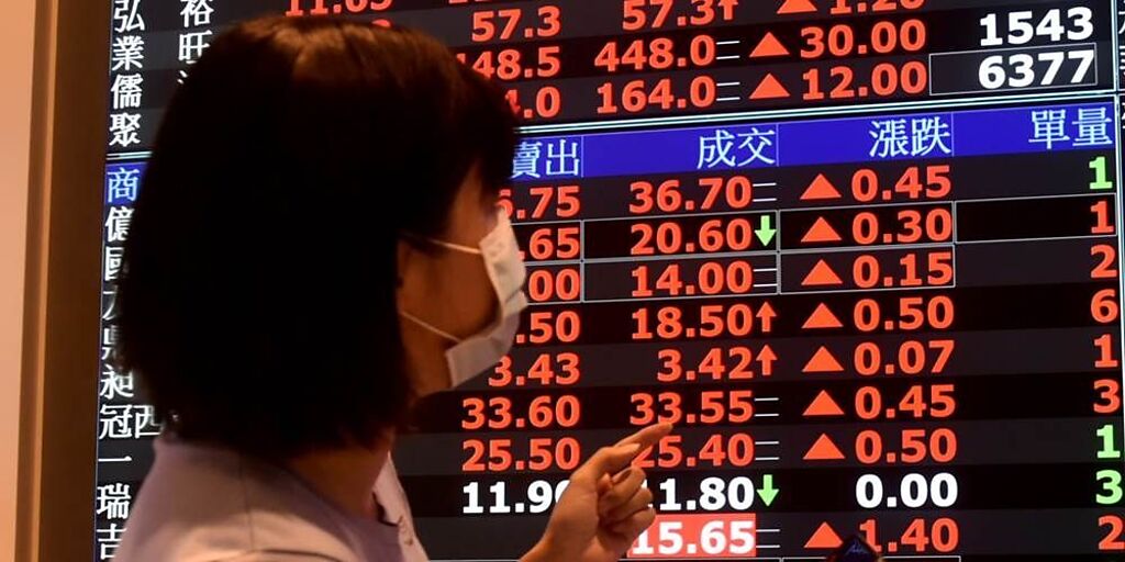 台灣能源轉型趨勢商機無限，森崴能源、世紀鋼、華城等五檔相關受惠股，投顧都評為「買進」。圖／本報資料照片