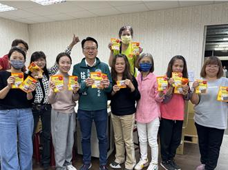 讓我做你的暖暖包！ 這候選人宣傳小物讓體感溫度飆升