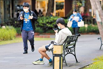 疫后更不快乐 1／4大学生忧郁倾向