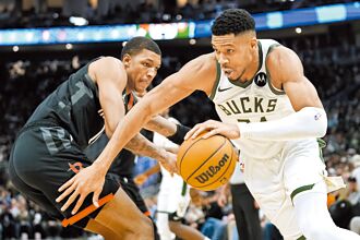 NBA》字母哥成隊史籃板王 賽後急收球