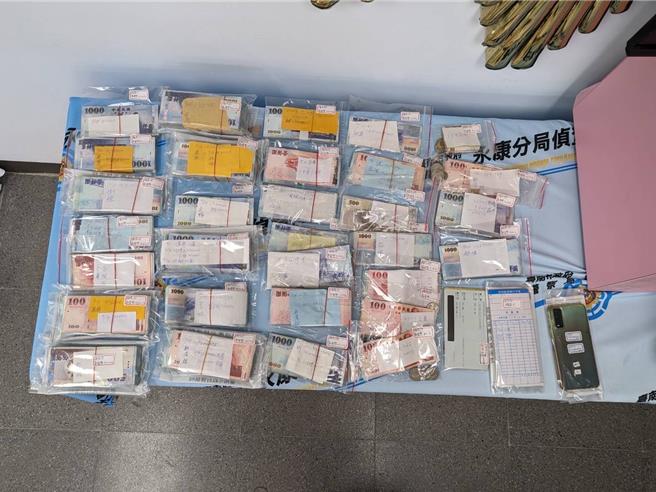 永康警方近期破获签赌网站4件、传统六合彩1件，查获赌资现金276万，进而追出郑男开设选举赌盘。（读者提供／曹婷婷台南传真）