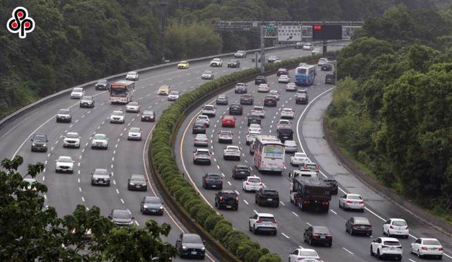 元旦連假國道實施高乘載、匝道封閉，高公局推薦「好走時段」。（示意圖／本報資料照）