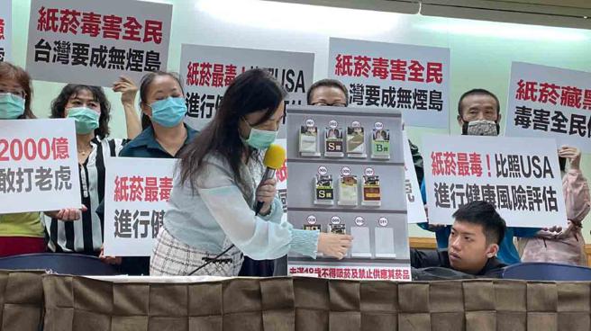 菸法上路將滿九個月，最新民調顯示，六成民眾期盼能有非燃燒的菸草產品來替代燃燒紙菸。（圖片來源：何若萍提供）