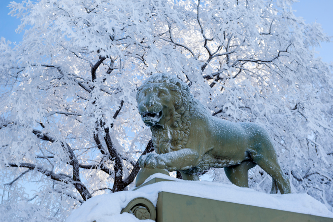 古人冬天遇下雪時，同樣也會玩雪，但他們不是堆雪人，而是堆象徵祥瑞的獅子。(示意圖/達至影像)