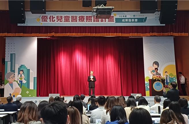 卫福部长薛瑞元今天出席「112年度优化儿童医疗照护计画成果发表会」。（王家瑜摄）
