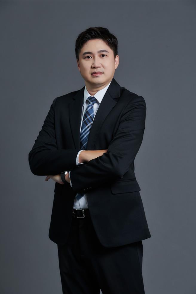 Dcard拒絕提供會員資料兩度遭搜，索曾任檢察官、法官的律師呂俊杰表示，主管機關針對國內設立登記的公司，若司法檢調機關有辦案需求，是否應一律提供個資資料，或者該有怎樣的正當程序要求，應從公司治理角度，有更明確的規範，以利公司有所遵循。（呂俊杰提供）