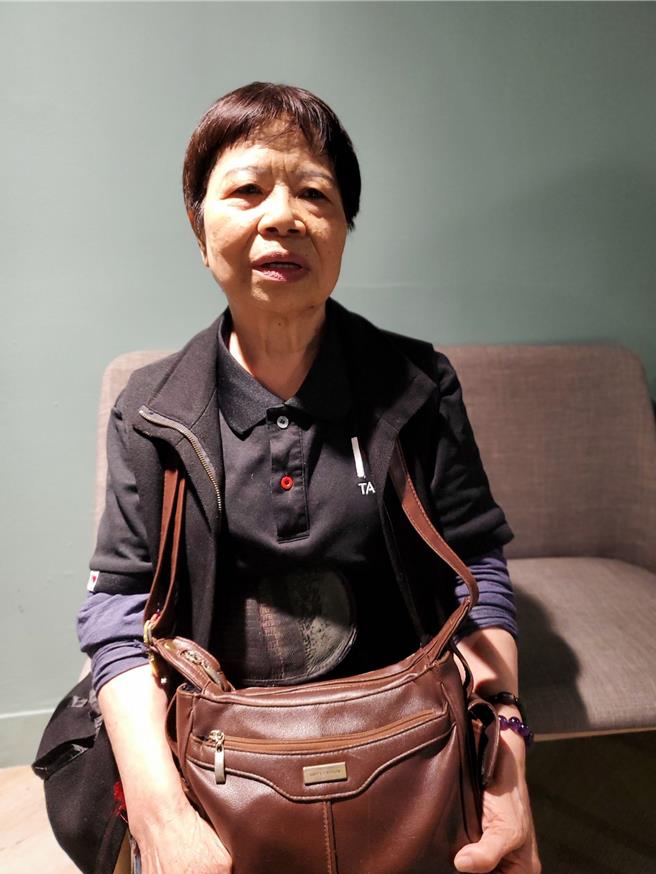 陳樹菊19日回故鄉雲林縣，接受「榮耀雲林典範獎」頒獎，結束後受訪表示，孩子不是難教，父母不要顧著賺錢。（周麗蘭攝）