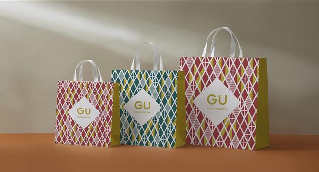 GU 25日前推出台灣獨家的「限定設計紙袋」加購活動。（GU提供／朱世凱台北傳真）