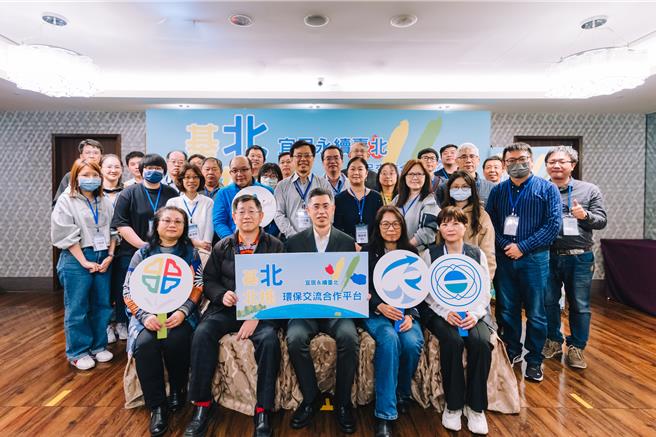 新北市環保局18日參與「基北北桃環保交流合作平台」第4次交流會議，四市對於清潔隊員清潔獎金及駕駛安全獎金的調升有共識，至於額度、實施方式及時程等細節則各自研議中，並持續尋找財源。（新北市環保局提供）