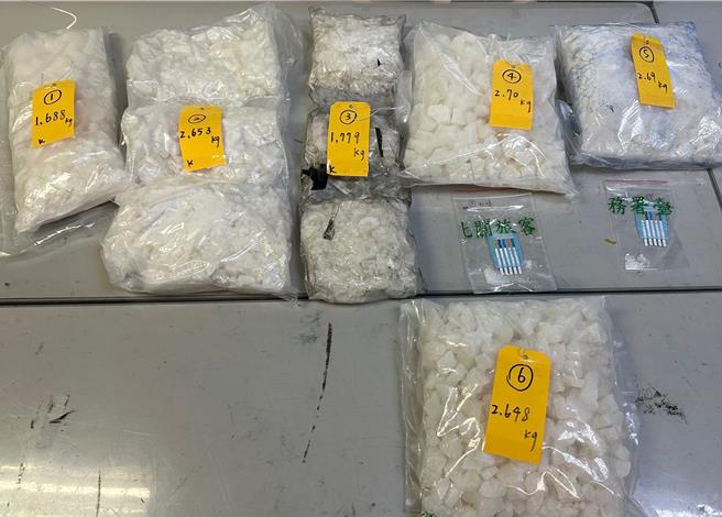 航空警察局與台北關19日宣布破獲企圖走私逾14公斤愷他命來台的香港犯罪集團案，5名成員為規避員警查緝，還上演諜對諜戲碼。除了起訴4名涉案者外，也進一步通緝逃往泰國主嫌。（航警局提供／陳麒全桃園機場傳真）