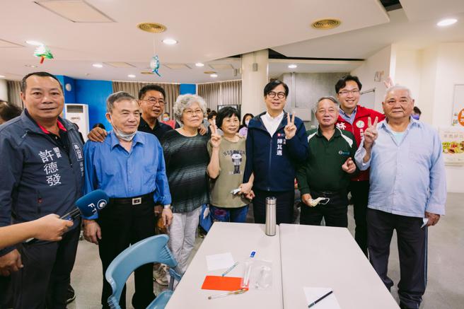 陳其邁公佈敬老卡、博愛卡新的福利政策。（圖片來源：高雄市社會局提供）
