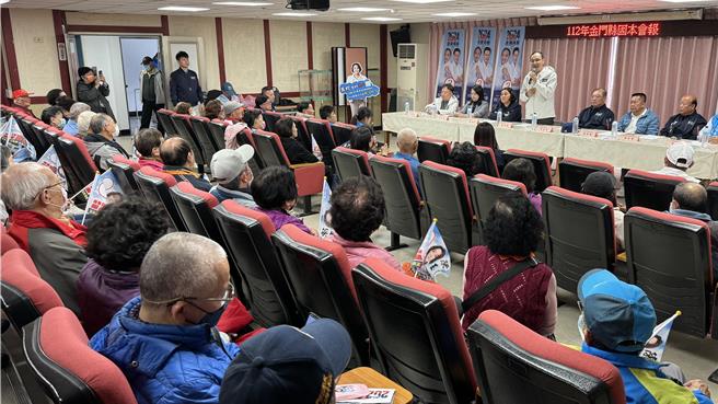 國民黨主席朱立倫一行今日前往金門掃街拜票後，隨即召開縣黨部「固本座談」與近百位在地黨員進行交流。(于家麒攝)