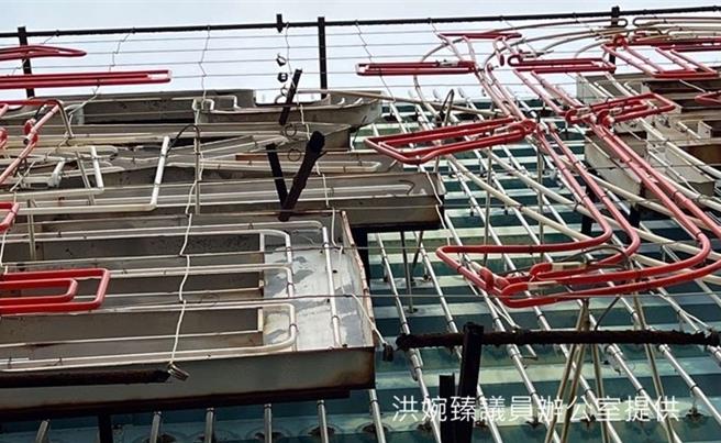 民進黨台北市議員洪婉臻近日收到民眾陳情，指出台北車站附近的「亞洲廣場大樓」27樓頂樓的招牌年久失修，常常發生有細碎物、燈管從頂樓掉落的事件發生。（洪婉臻辦公室提供）