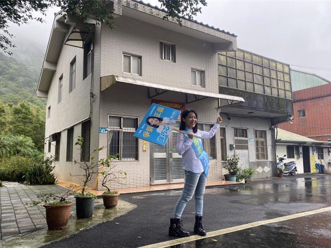 國民黨立委候選人徐巧芯造訪賴清德萬里老家，還新增打卡點秒被刪。（高鈞麟攝）