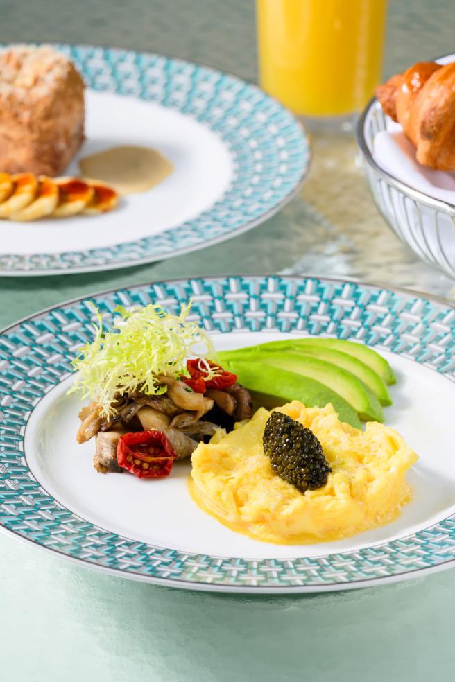 Blue Box Cafe的升级奢华版早餐，重现《第凡内早餐》的场景。（Tiffany & Co.提供）