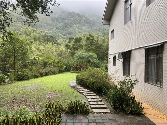 賴清德萬里老家近日成為熱門打卡景點，有人特地從桃園、礁溪、五股來此地觀光、打卡。（高鈞麟攝）