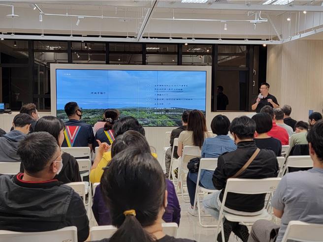 2023年12月19日新北市／新北市青年局每月定期举办新北青创小聚，为创业家提供交流平台，邀请创业家以第一线实务经验，分享创业上大小事。（新北市青年局提供／刘玮晴新北传真）