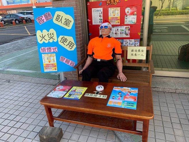 台南和緯分隊長期都在分隊門口創意宣導。（翻攝和緯分隊紛絲頁）