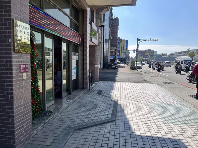 台南和緯分隊在臉書上發文《還道於民》，並將門口宣導裝飾清除。（翻攝和緯分隊紛絲頁）