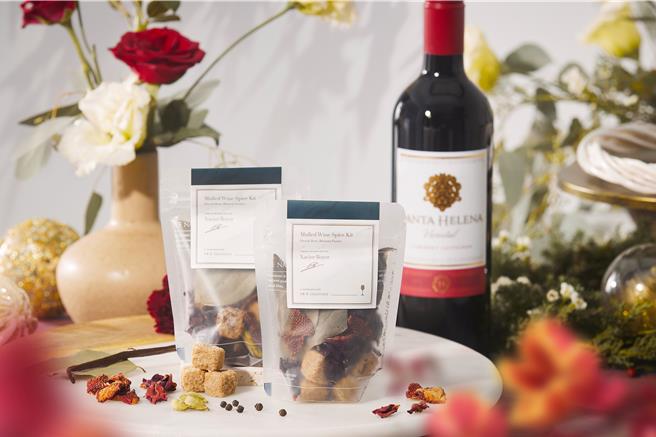 「小草作」與「Papillon」主廚博雅維首度合作，打造全新法式莓果風味熱紅酒香料包。(小草作提供)