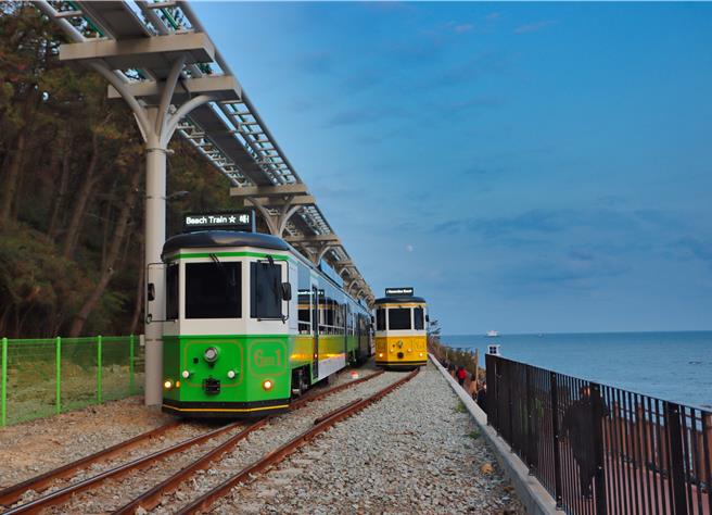 「韩国釜庆5日」体验最夯海云台海岸列车、乐天世界，清舱价24，000元起。(可乐旅游提供)