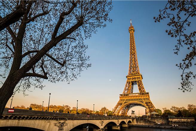 疫后第一个春节前进欧洲，推荐搭乘新加坡航空罗马进、巴黎出的「义、瑞、法」12日行程。(可乐旅游提供)