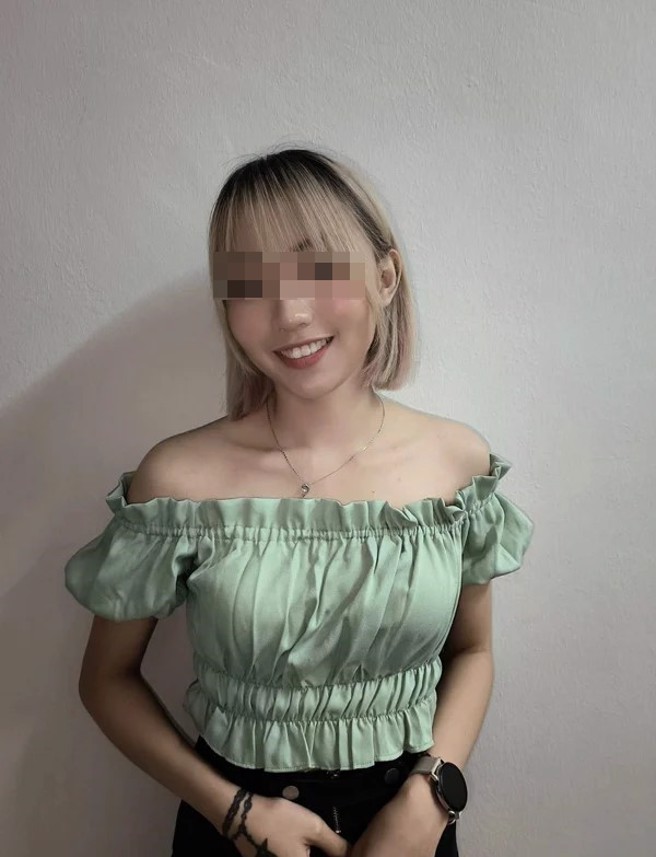 这名笑容甜美，外型亮丽，年仅26岁的华裔驻唱女歌手，遭追求者惨忍杀害。（图/翻摄星岛网）