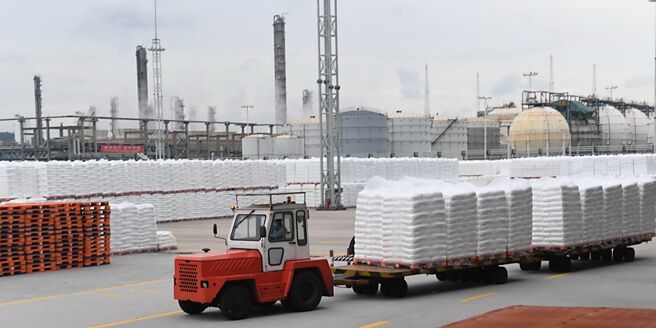 第三季起國際硫酸鉀市場買氣逐步回升、價格漸趨平穩，為東鹼整體銷售帶來久違正向氣氛。圖／新華社