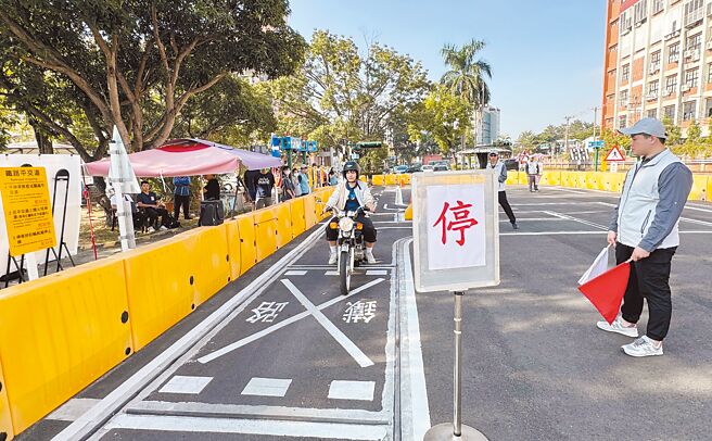 林業署嘉義分署招考巡山員18日放榜，圖為考生測驗騎乘循環檔機車能力。（林業署嘉義分署提供／廖素慧嘉市傳真）