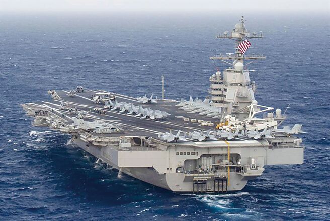 美国「福特」号（USS Gerald R. Ford，CVN-78）超级航母穿越大西洋的画面。（美国海军）