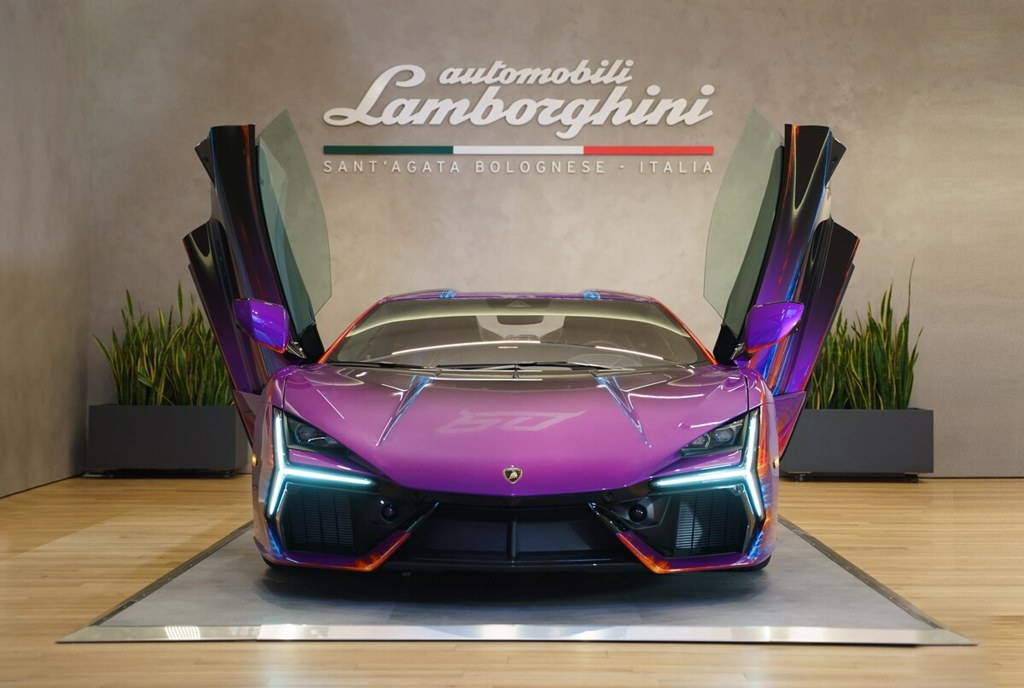 Lamborghini Lounge NYC推出慶祝品牌60週年的藝術創作(圖/Carstuff)