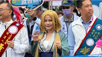 高雄立委抽籤 她扮火影「綱手」、他們大跳科目三博眼球