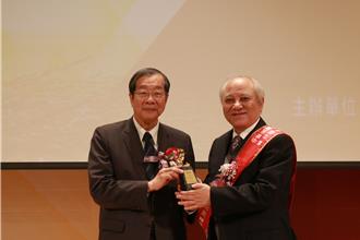 致理科大董事長梁聖時 獲頒傑出教育事業家