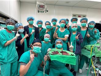 老菸枪又喘又咳痰「呼吸得靠高浓度氧气」 三总10小时换肺助重生